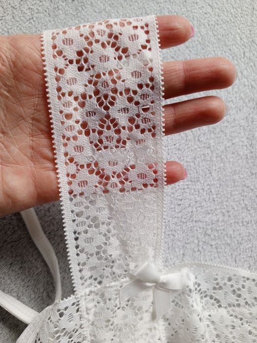Majtki damskie stringi M białe 36/38