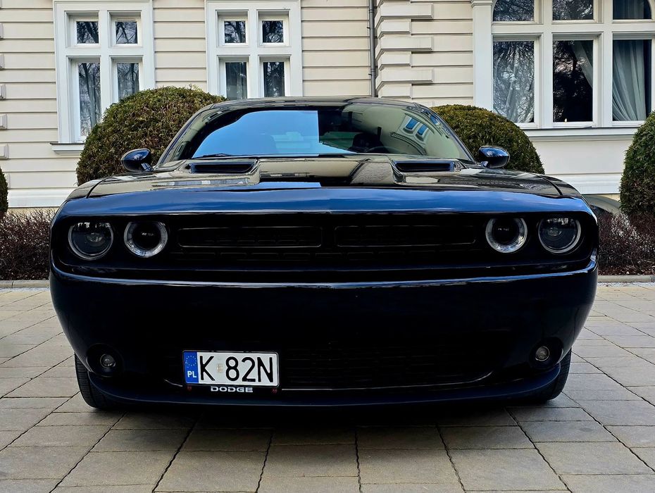 Dodge Challenger Dodge Challenger SXT 2019  Czarny muscle car  3.6 V6 Automat 90tys. km