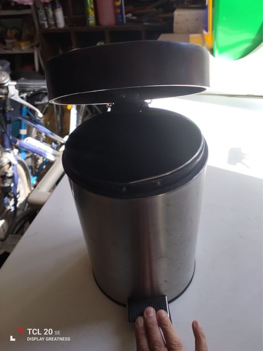Caixote do lixo para WC