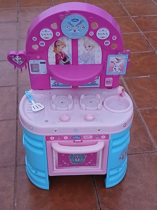 Vendo CARRINHO DE BEBÉ de brincar e outros brinquedos todos como novos