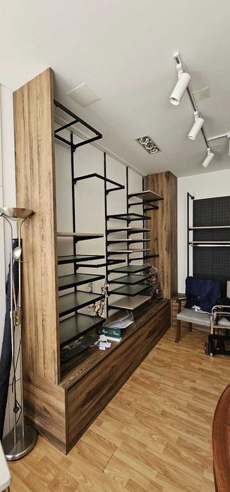 Módulos de arrumação, balcão de vendas e mesa de ótima qualidade