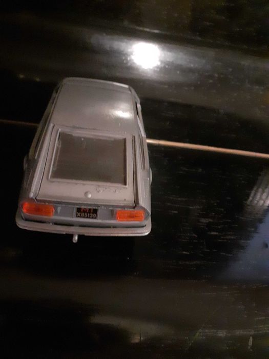 Miniatura vintage de carro marca Alfetta GT