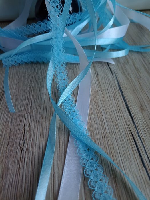 Chorągiewki ślubne niebieskie ozdobne do kościoła i przed salę weselną