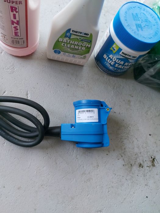 Mangueira E ficha de relotes é liquidos para sanita e depósito de desp