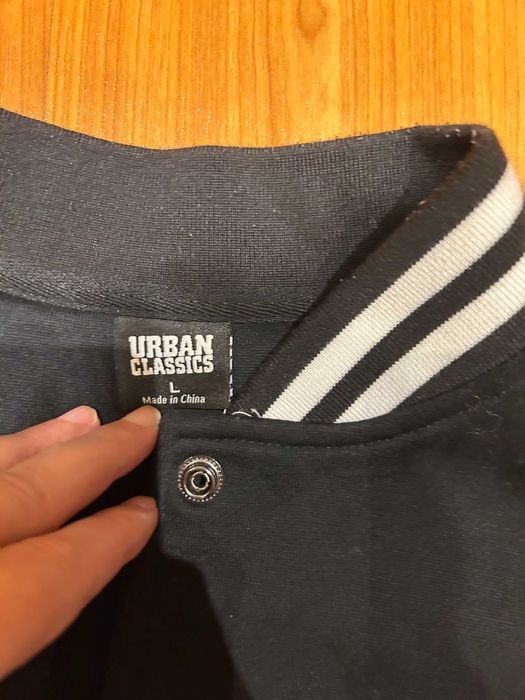 casaco da Urban Classics L preto c/ apontamentos brancos