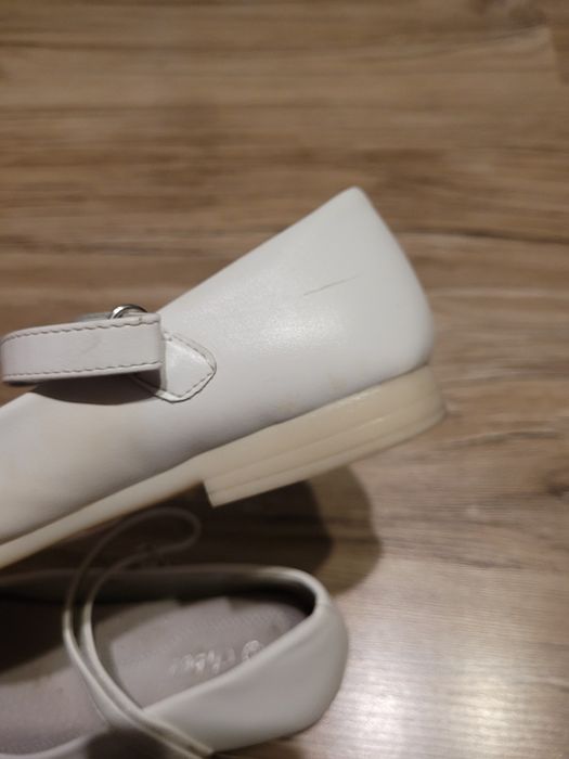 Białe buty komunijne