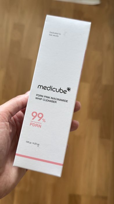 Medicube pdrn pink niacinamide whip cleanser