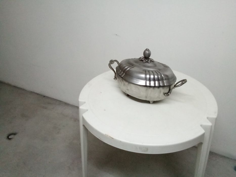 Terrina pratiada, linda peça de mesa.