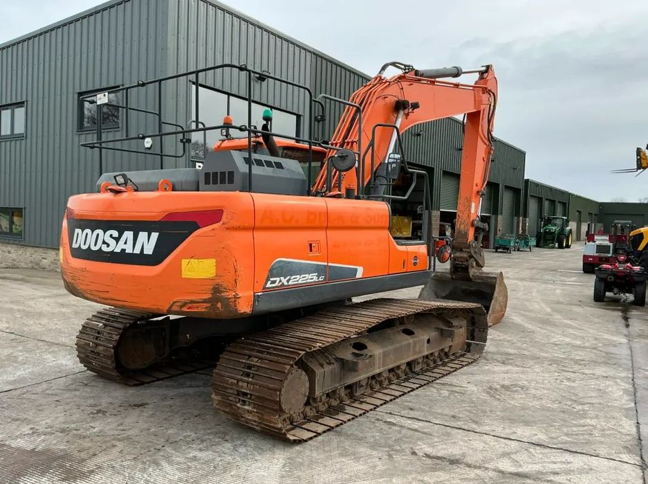 Doosan DX225  Doosan DX225 LC Digger (ST25733)