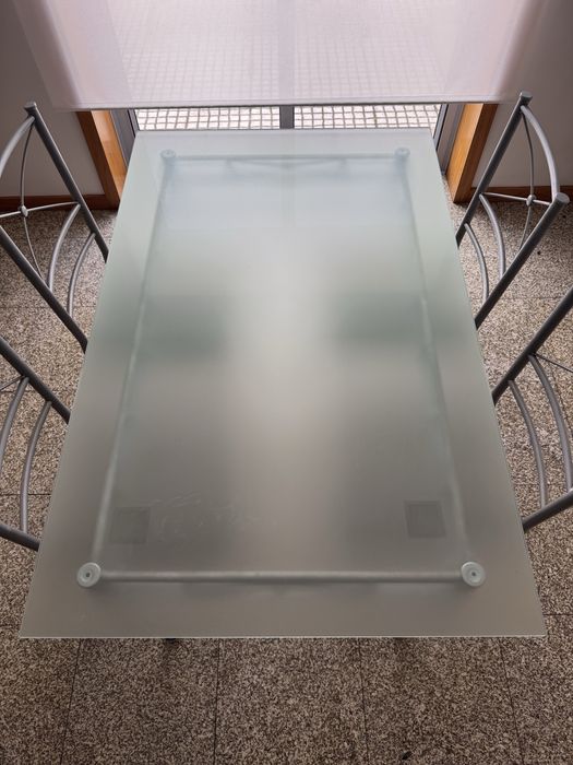 Mesa de vidro de jantar