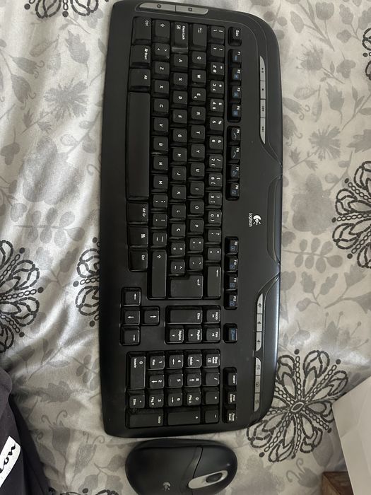 Teclado e Rato Logitech EX 110 (SEM RECETOR USB / Para Peças ou Substituição)