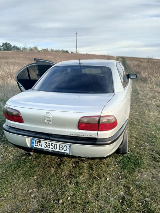 Машина Опель Омега В