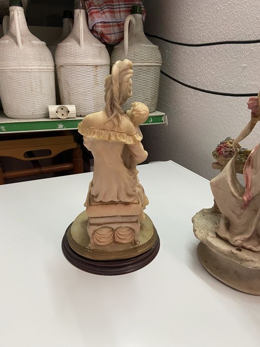 Estatuas de loica muito antigas