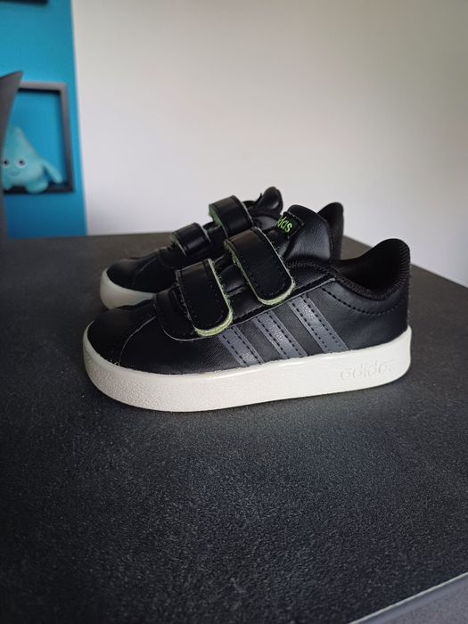 Trampki Adidas czarne chłopięce rozm 22 dł. wkładki. 14cm