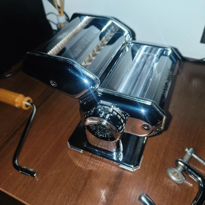 Локшинорізка тісторозкатка, ручна машинка для пасти і розкочування тіс