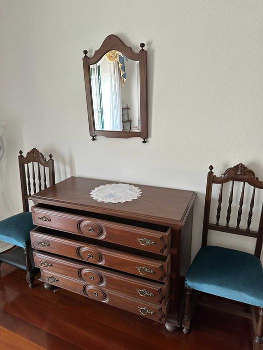 Mobília de quarto em madeira, completa (OPORTUNIDADE)