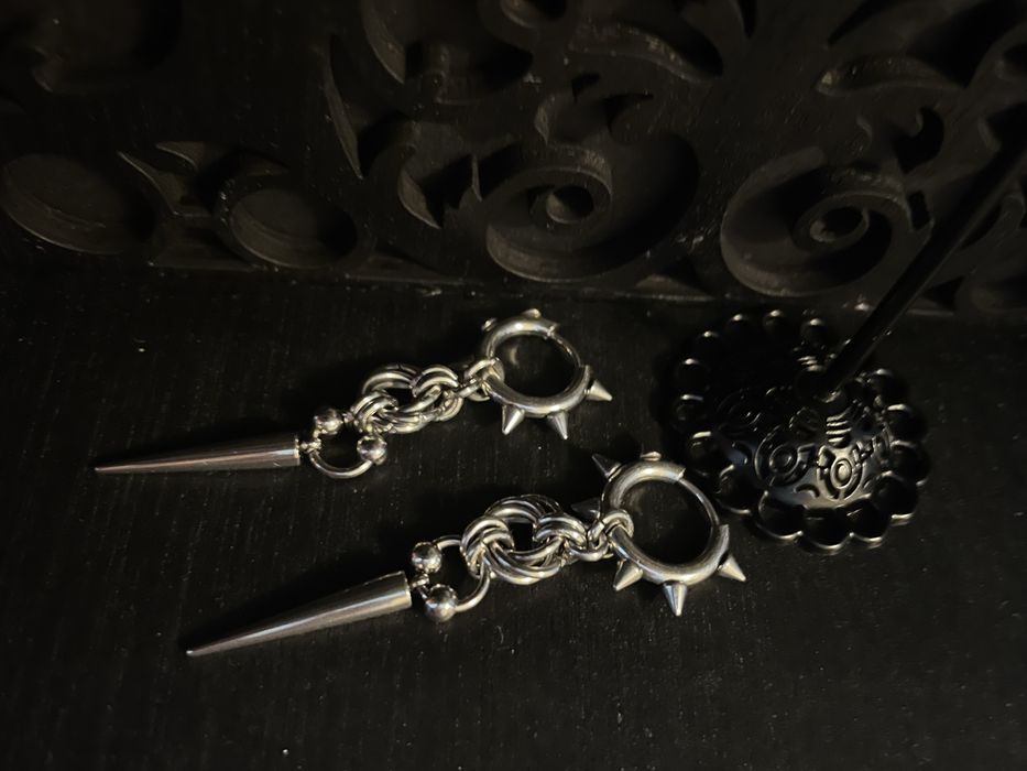 Nowe kolczyki!  Stal i ostre pazury