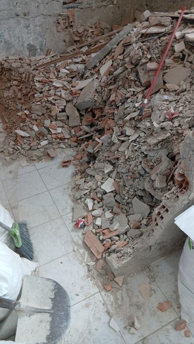 Faço cargas de Entulho