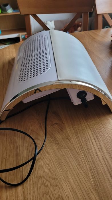 Pochłaniacz pyłu do paznokci