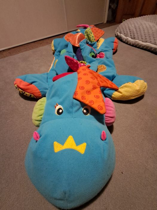 Smok, basen na piłeczki