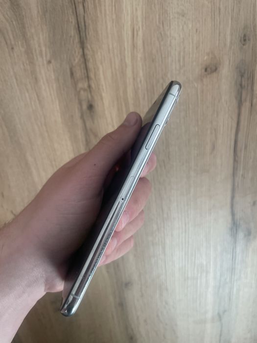 Продам Iphone 11 Pro max 64 Gb