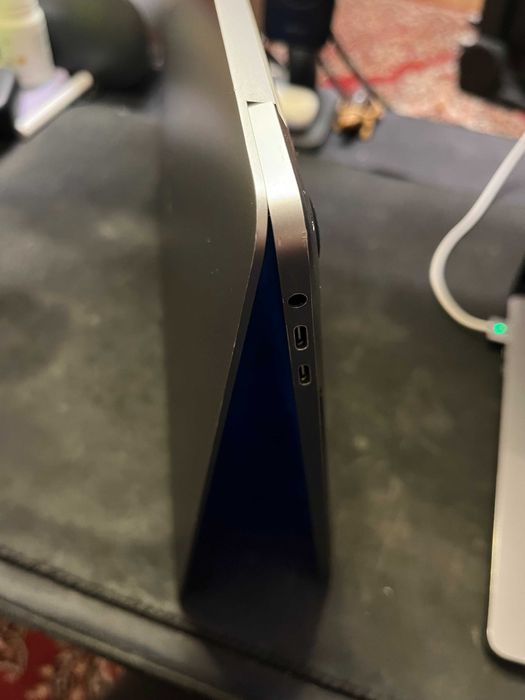 MacBook Pro 16 2019 Core i9 32GB Radeon 5300M 8GB SSD 500