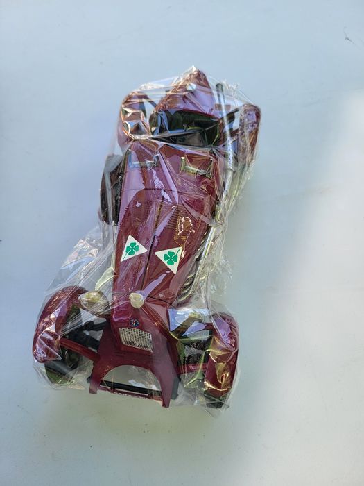 Alfa romeo 1/18 burago