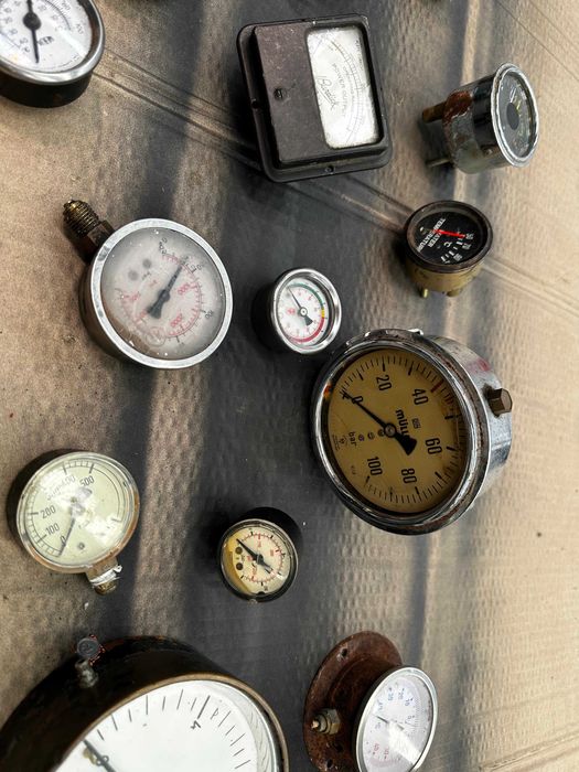 Conjunto de manómetros antigos