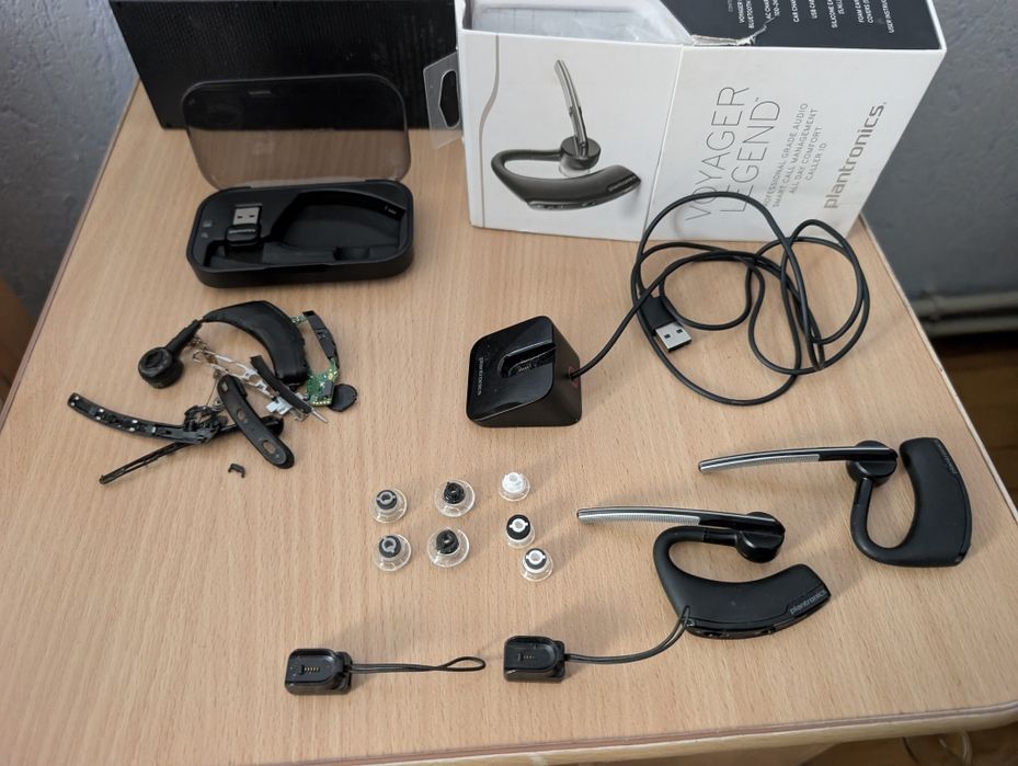 Plantronics Voyager Legend гарнітура
