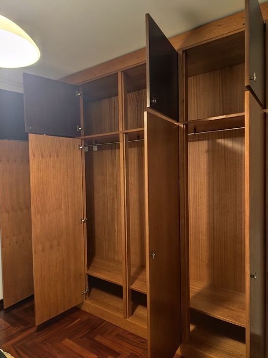 Armário/closet em madeira