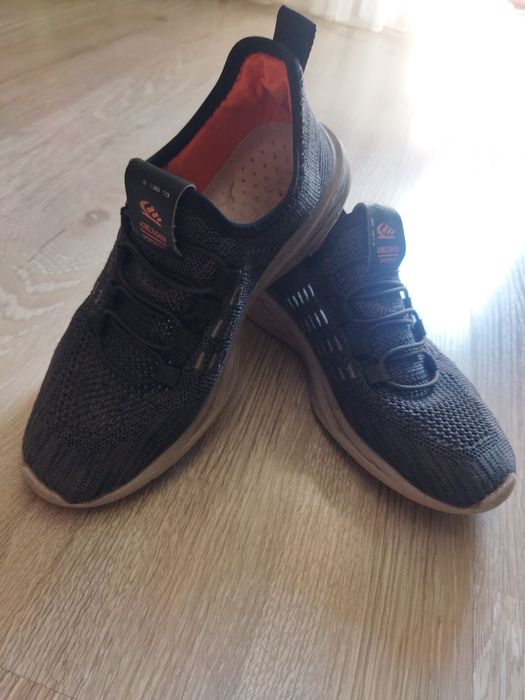 Кросівки 39 розміру