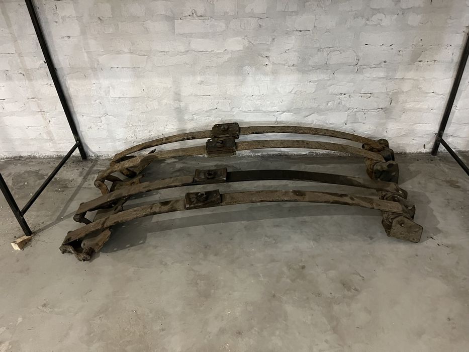 Крайслер воджер 95-01 Ресори короткі