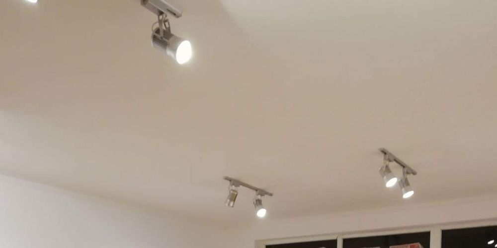 Focos de luz para loja (11 unidades + 5 calhas)