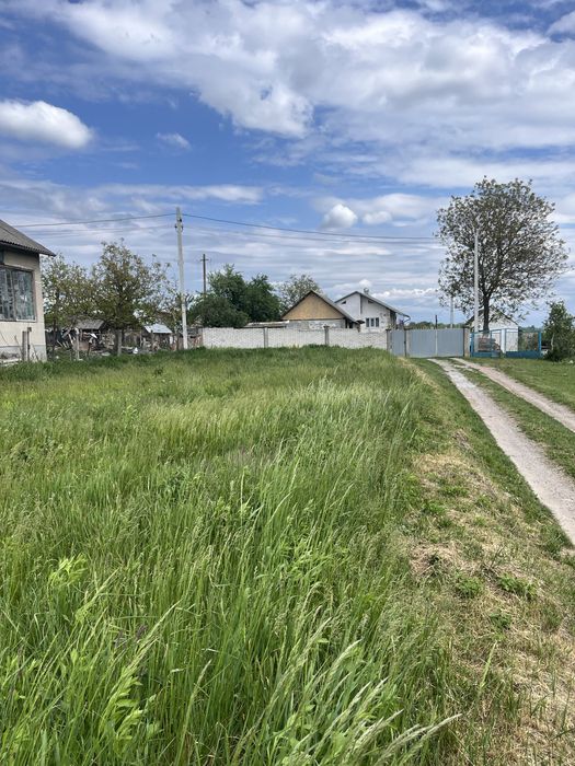 Продаж діяляки 10сот . у центрі села Домажир