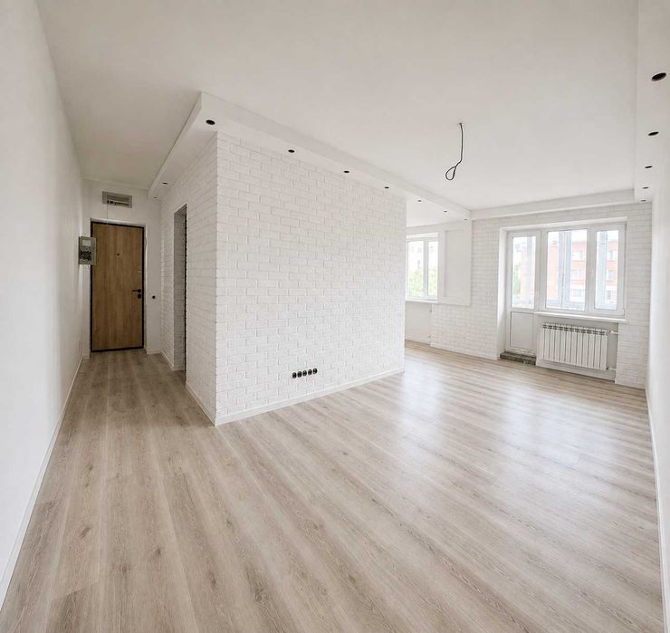 Продам 2-кімнатну квартиру-студію 55 м² з ремонтом у центрі Ромнів