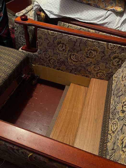 Продаються 2 крісла