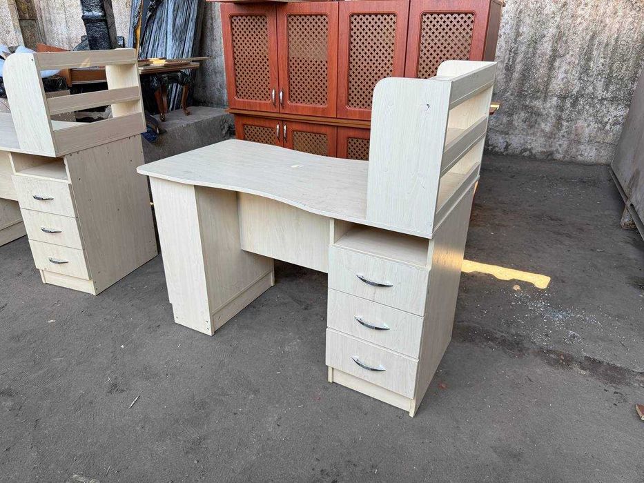 Продам Стол маникюрный, письменный 2шт