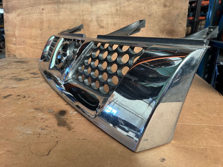 Grelha da frente Nissan Navara D22