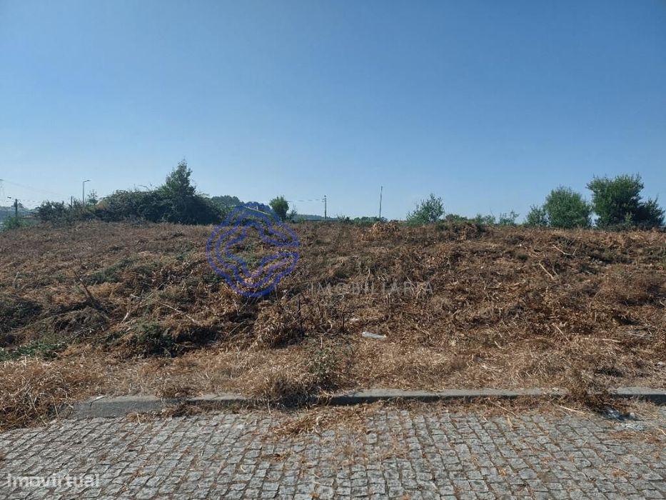 Lote de construção moradia geminada