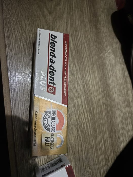 Kleje do protez zebowych