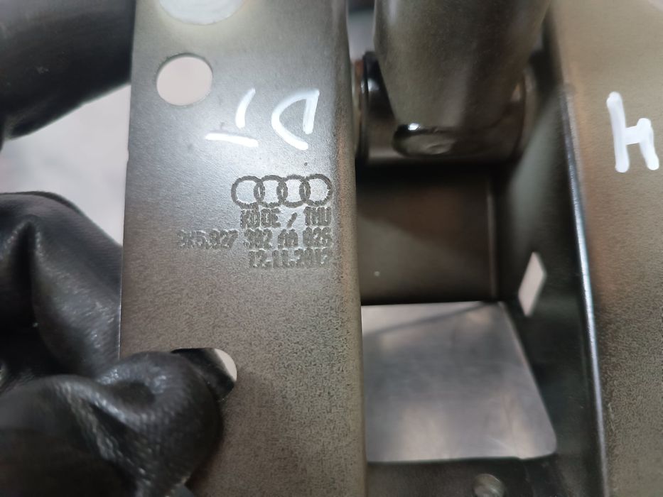 Dobradiça da Porta da Mala AUDI A4 B8 - 8K5827302AA