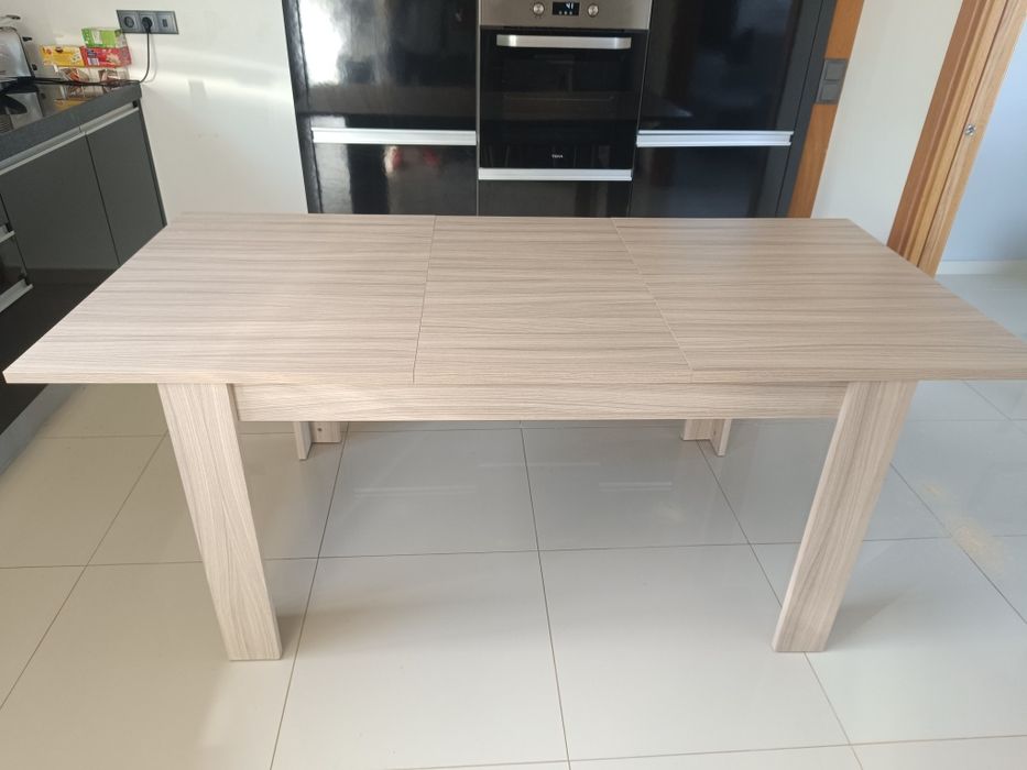 Mesa extensível aprox 180cm