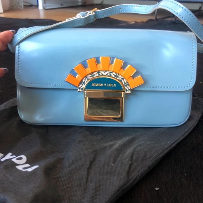 Carteira de ombro  / clutch couro envernizado Bimba y Lola