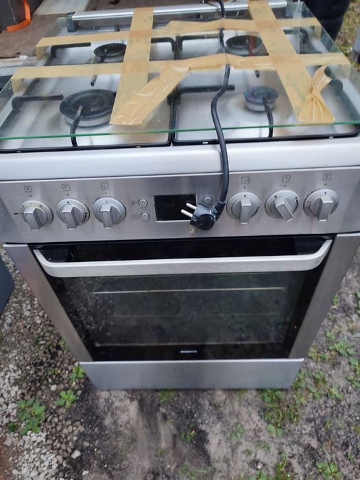 Sprzedam kuchenkę gazową Beko wraz z piekarnikiem.