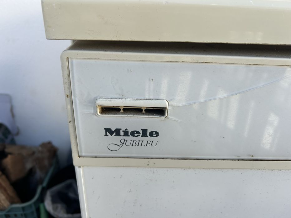 Máquina de lavar loiça Miele Avariada