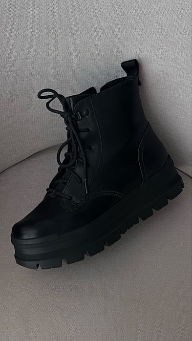Черевики UGG Sidnee