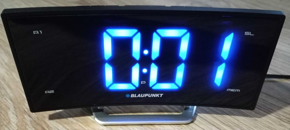 Radiobudzik Blaupunkt CR7BK