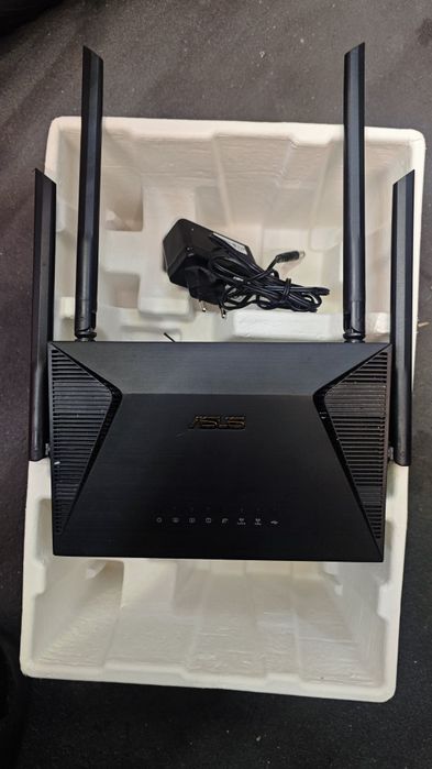 Router Asus RT AX1800U
