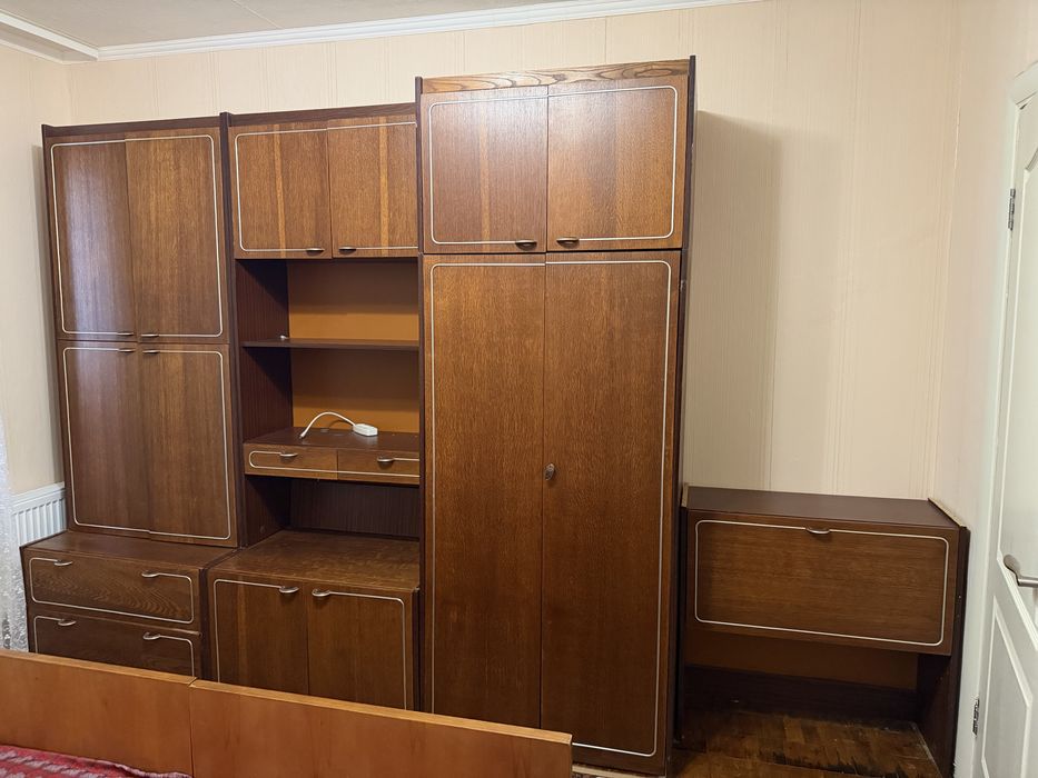 Меблі . Стінка . Ліжко. Тумбочки до ліжка.