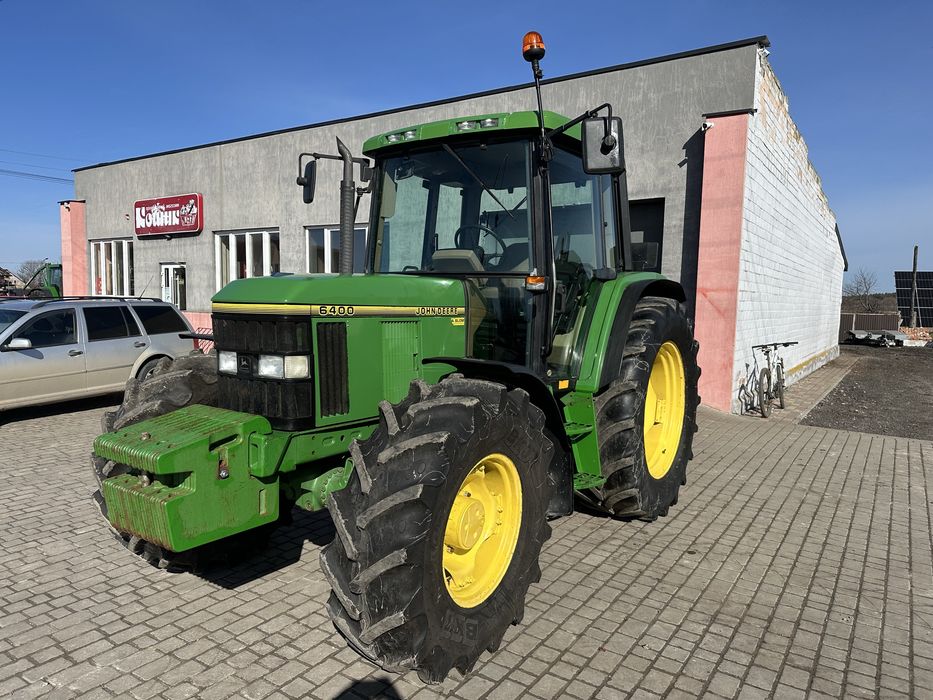 Трактор John Deere 6400